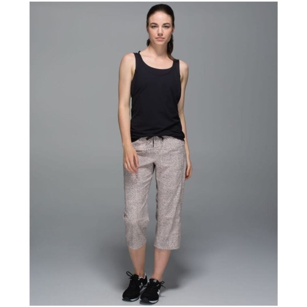 Lululemon Women's Step Lively Crop Printed Black Cream Pants Size 4